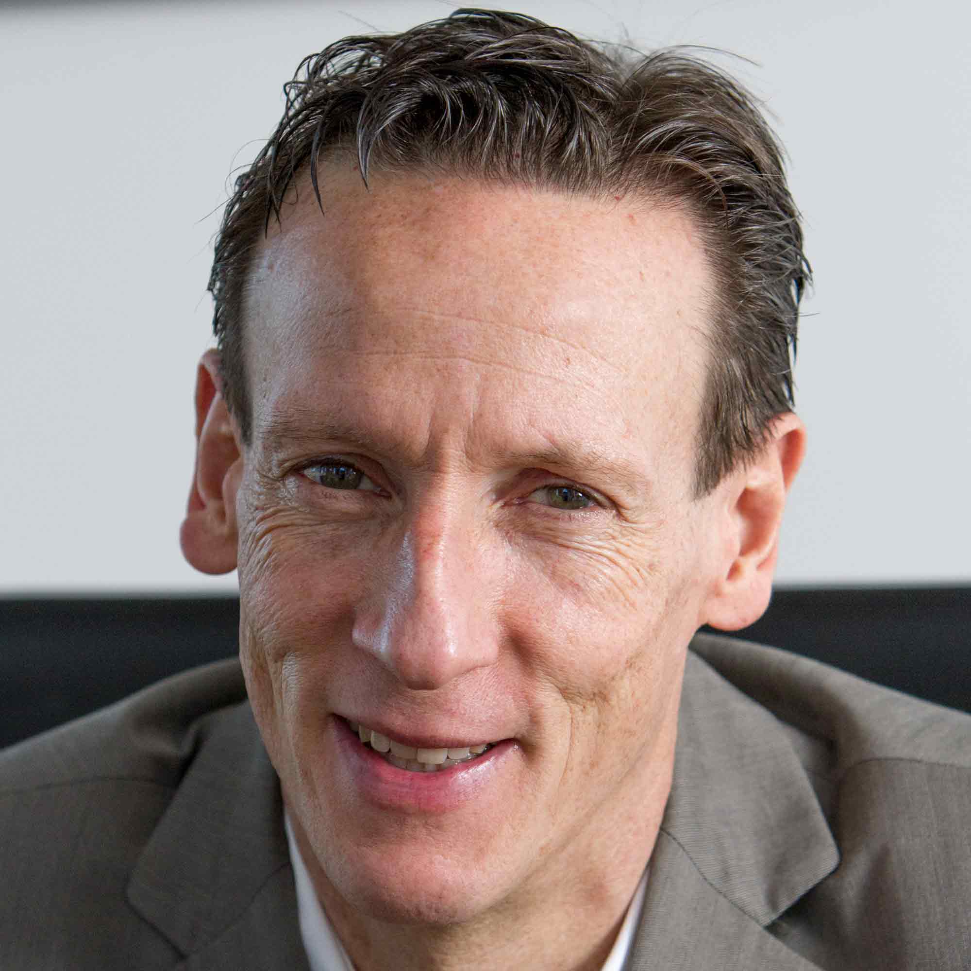 Dr. Christoph Neumann