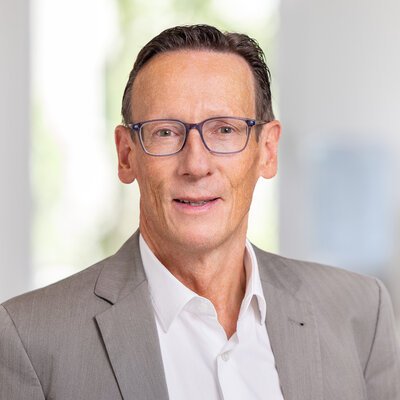 Dr. Christoph Neumann